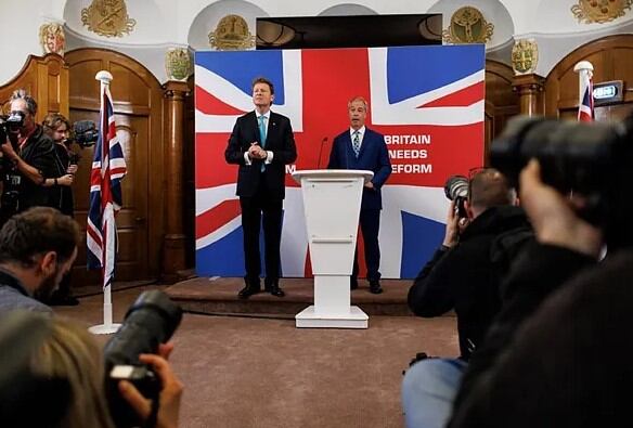 Nigel Farage cuestionado sobre la afirmación de Hitler del candidato reformista del Reino Unido. 