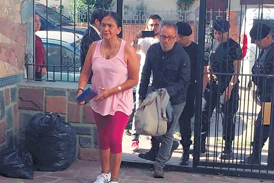 Milagro Sala ayer, al ingresar a su domicilio en el barrio de Cuyaya, en San Salvador de Jujuy.