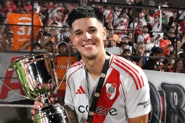 Felipe Alvarez juega de seis