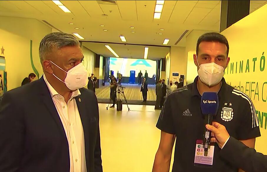 Tapia y Scaloni hablaron todavía desde el estadio