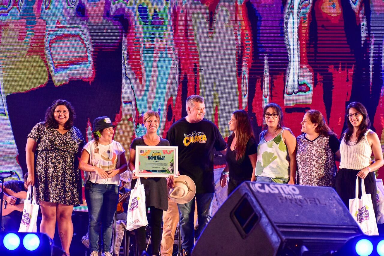 Gustavo Luna, Ministro de Turismo y Culturas de La Rioja junto al colectivo CoMur.