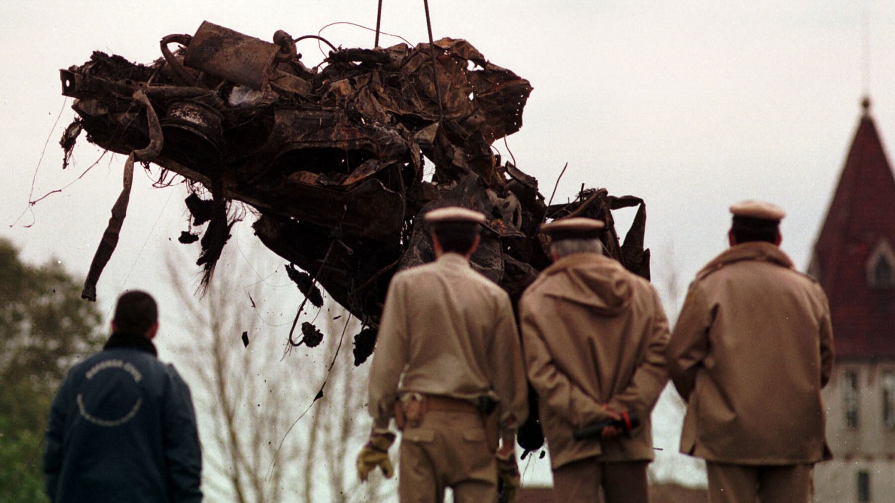 El auto carbonizado de una de las víctimas.