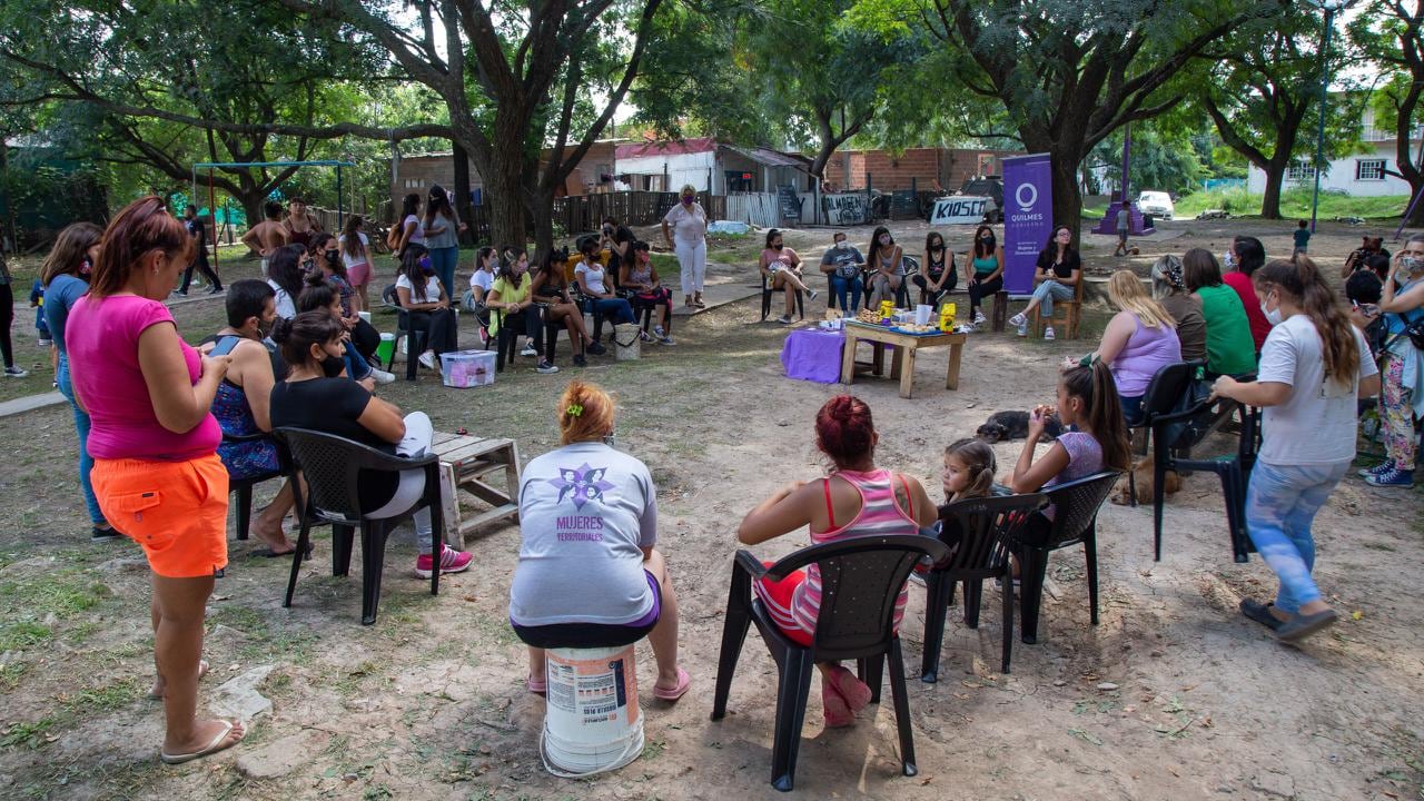 El encuentro fue en Quilmes y problematizó la cuestión del ausentismo y la dificultad para acceder a los productos de higiene.