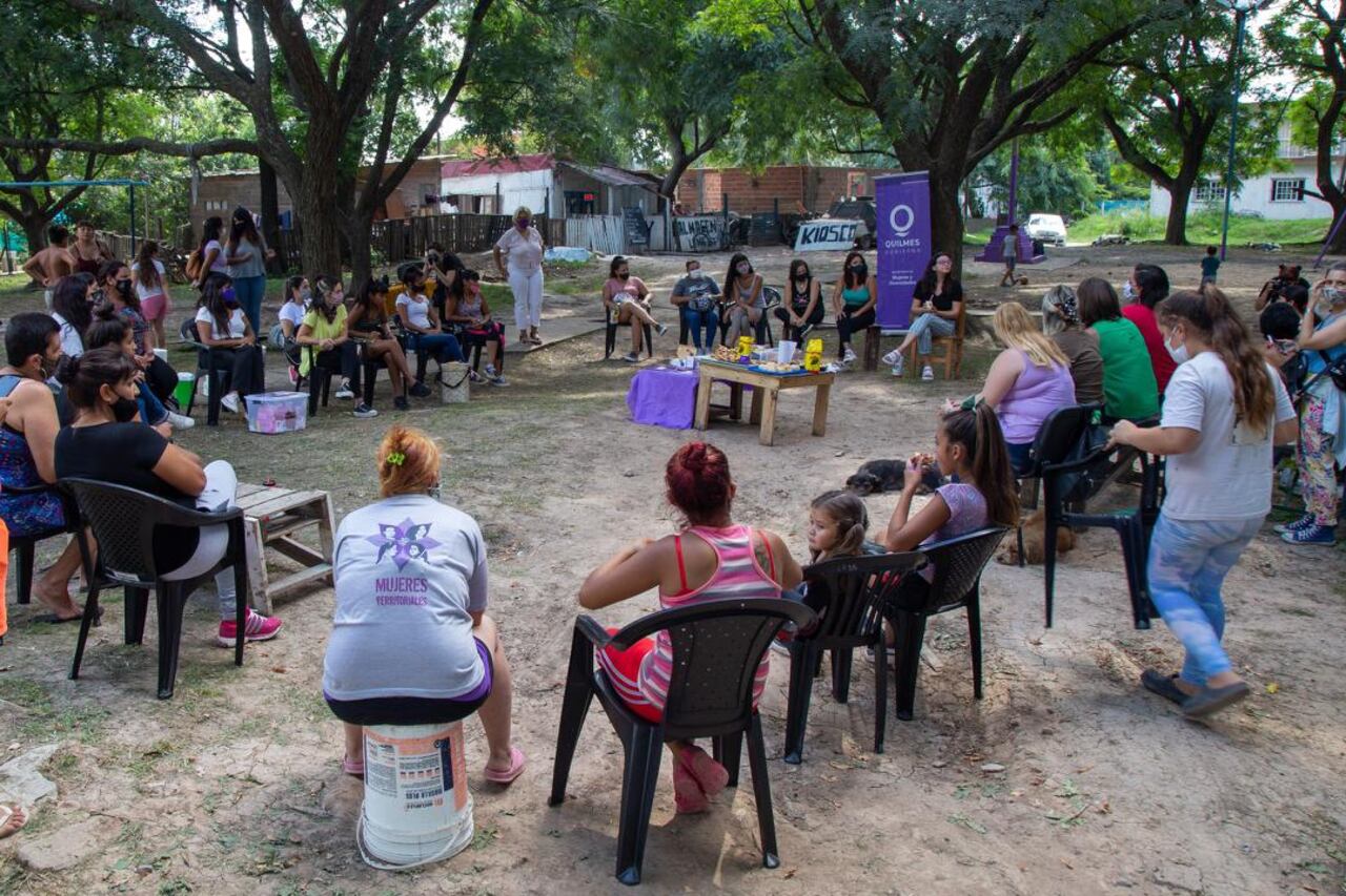 El encuentro fue en Quilmes y problematizó la cuestión del ausentismo y la dificultad para acceder a los productos de higiene.