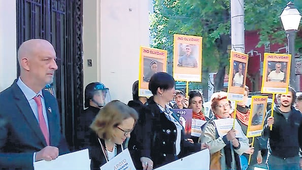 El pedido se hizo a través de una carta hecha pública frente al Próvolo, en La Plata.
