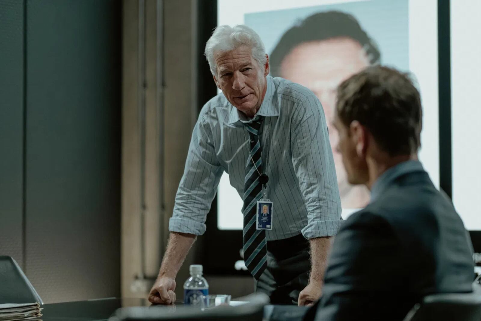 Gere asume el papel de James Bradley, al frente de un destacamento de la CIA en Londres.