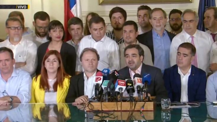 El acuerdo para reformar la Constitución fue anunciado a las 3 de la mañana.