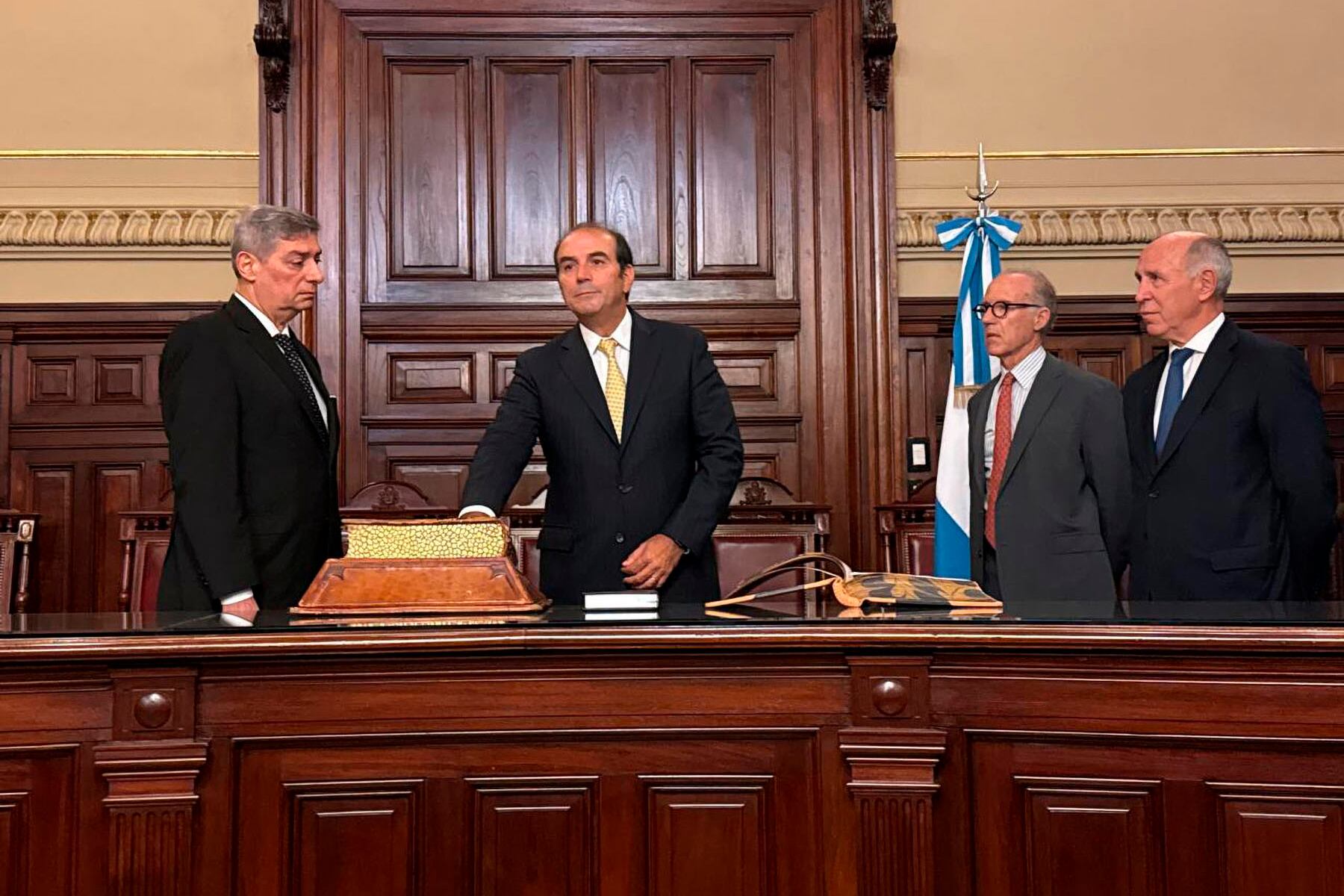 Horacio Rosatti le tomó juramento a Manuel García Mansilla en una ceremonia secreta.