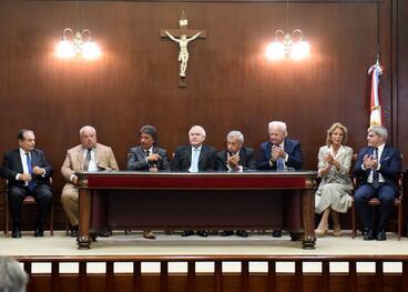 Erbetta junto a integrantes de la Corte provincial y el gobernador Lifschitz.
