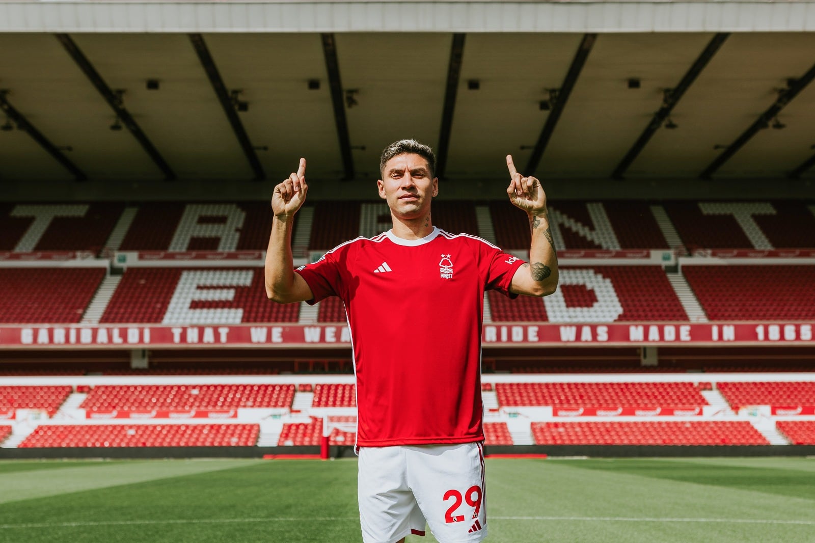 Gonzalo Montiel llegó al Nottingham en agosto