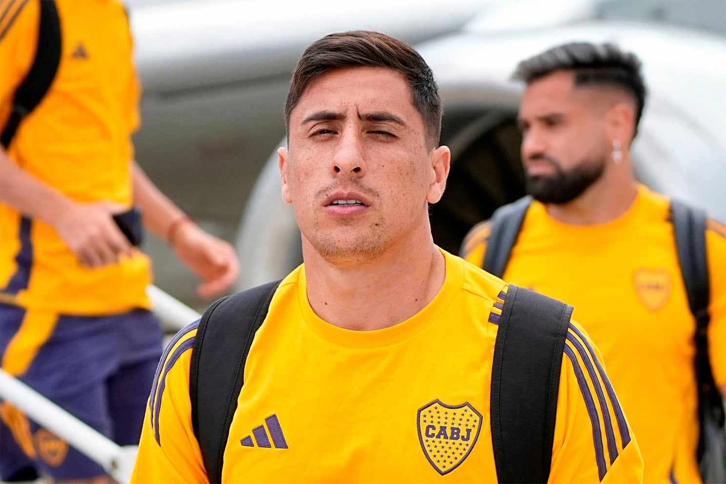 Merentiel y Romero, en el arribo del plantel xeneize a Rosario.