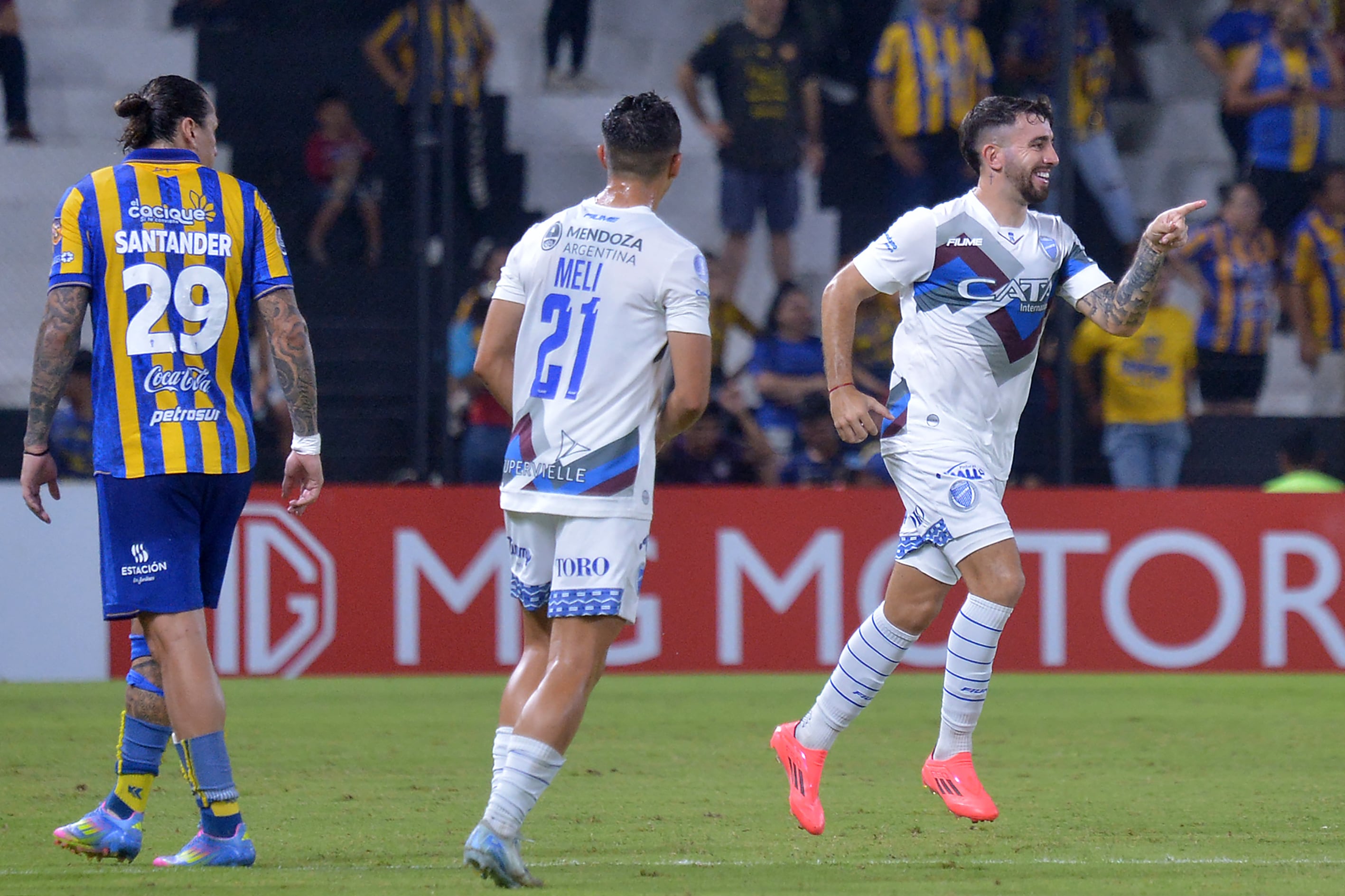 El ingresado Auzmendi marcó en el Tomba