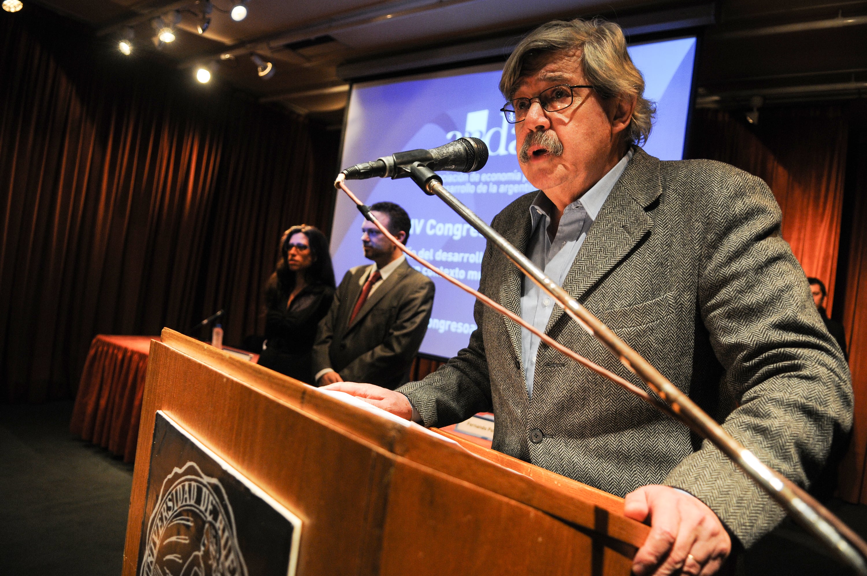Eduardo M. Basualdo, en la Universidad de Buenos Aires.
