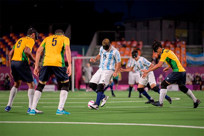 Maximiliano Espinillo, goleador de Los Murciélagos.