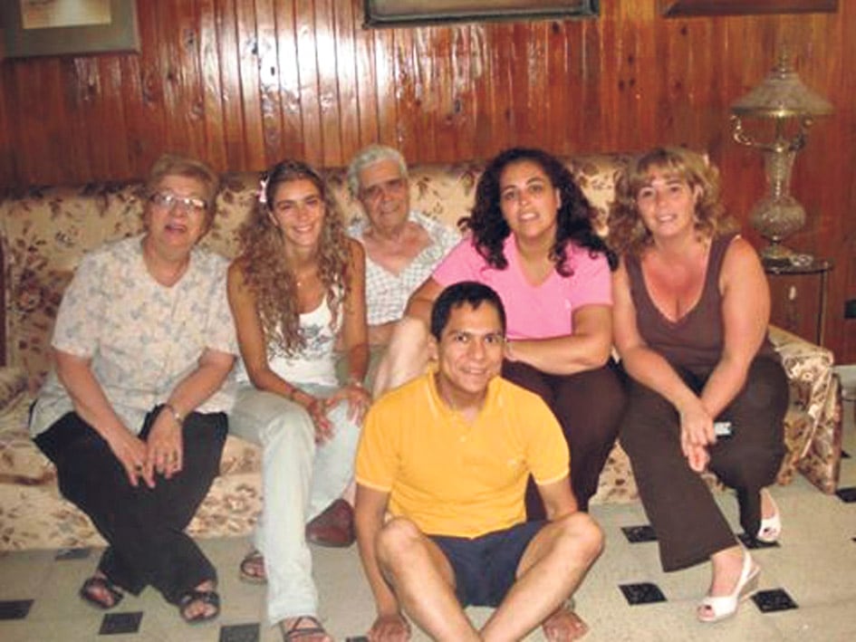 La jueza junto a sus hijos María Alicia, Hugo, María Paula y Cecilia Inés. En el piso, Esteban Fernando.