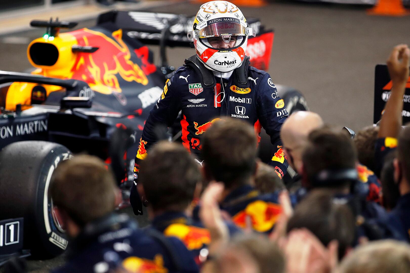 Verstappen y un festejo a medias.