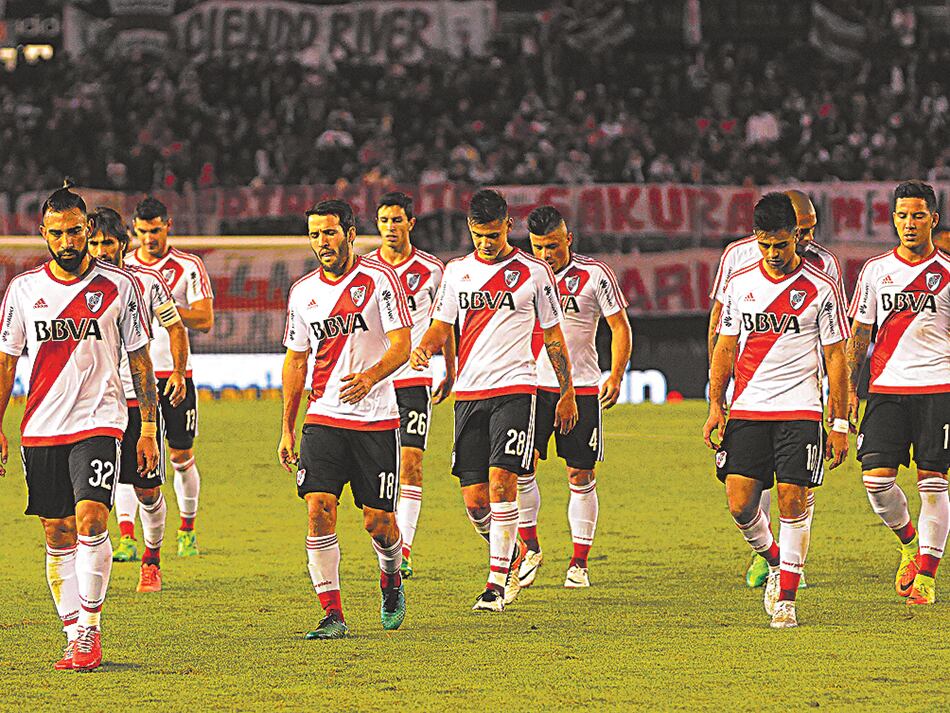 El doble doping cayó como un baldazo de agua fría en River.