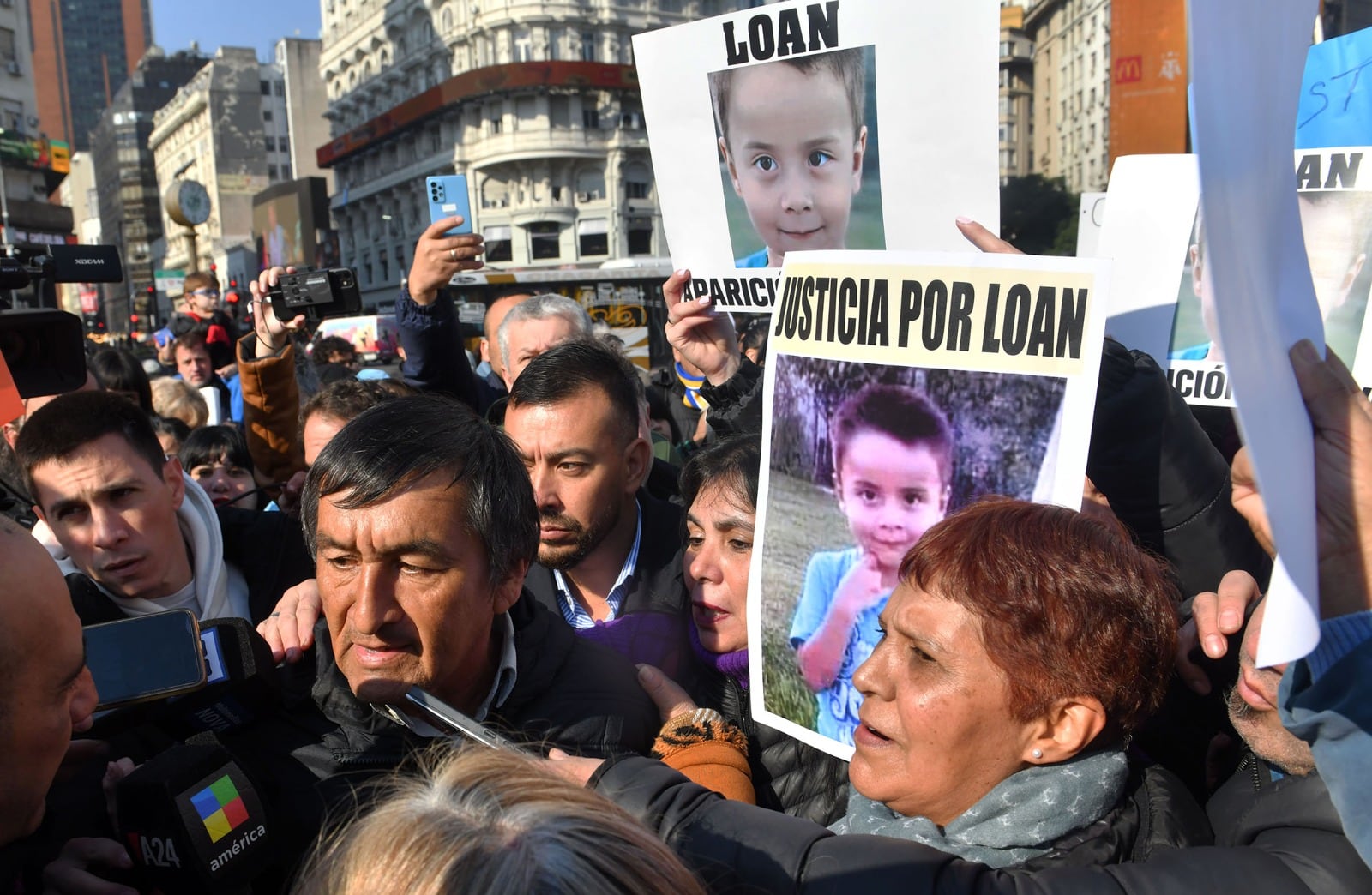 Varias miles de personas acompañaron a José Peña en el Obelisco.