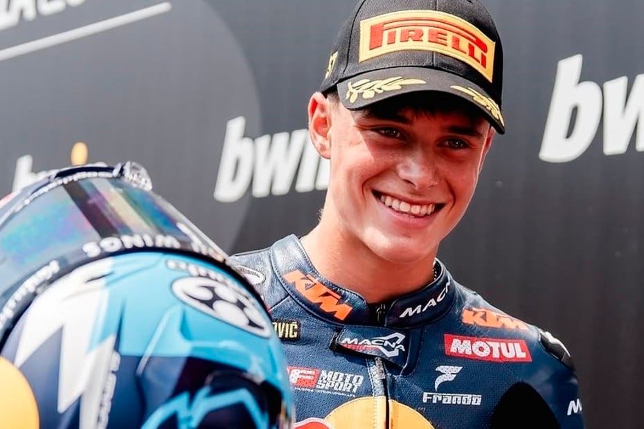 El trofeo de Perrone por su pole position