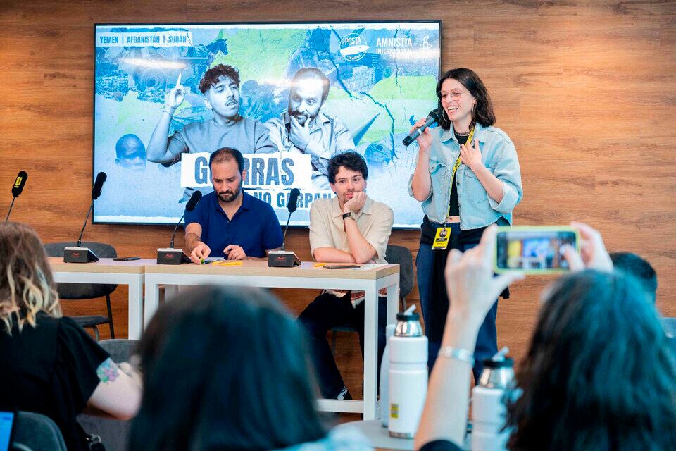 Equipo de producción de "Guerras que no garpan". 