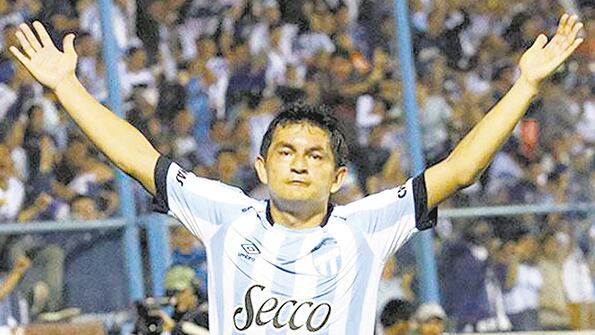 Brazos en alto para festejar un gol. Una repetida postal del Pulga.