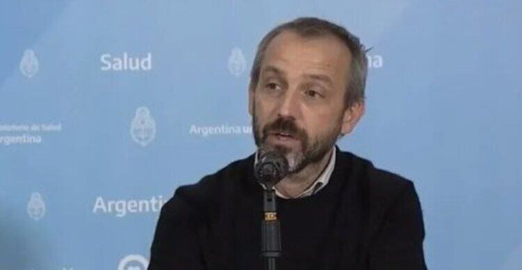 Omar Sued, presidente de la Sociedad de Infectología, publicó un texto en respuesta a los críticos de la cuarentena. 