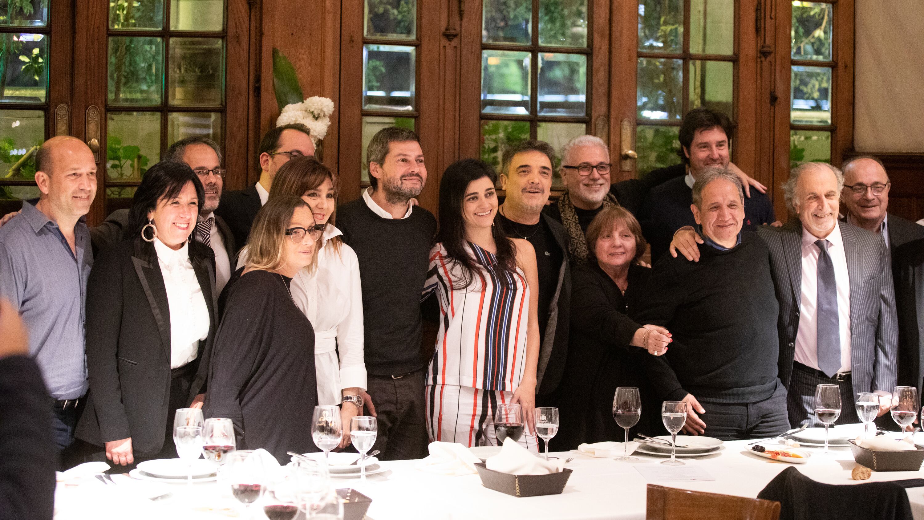 La foto del encuentro de apoyo a Lammens-Marziotta en el Club Español. 