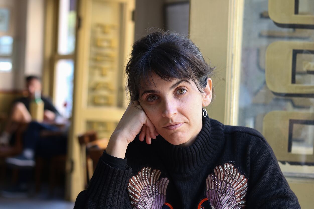 Pérez Tomas transita la dramaturgia, la dirección teatral y la poesía, además de la narrativa.