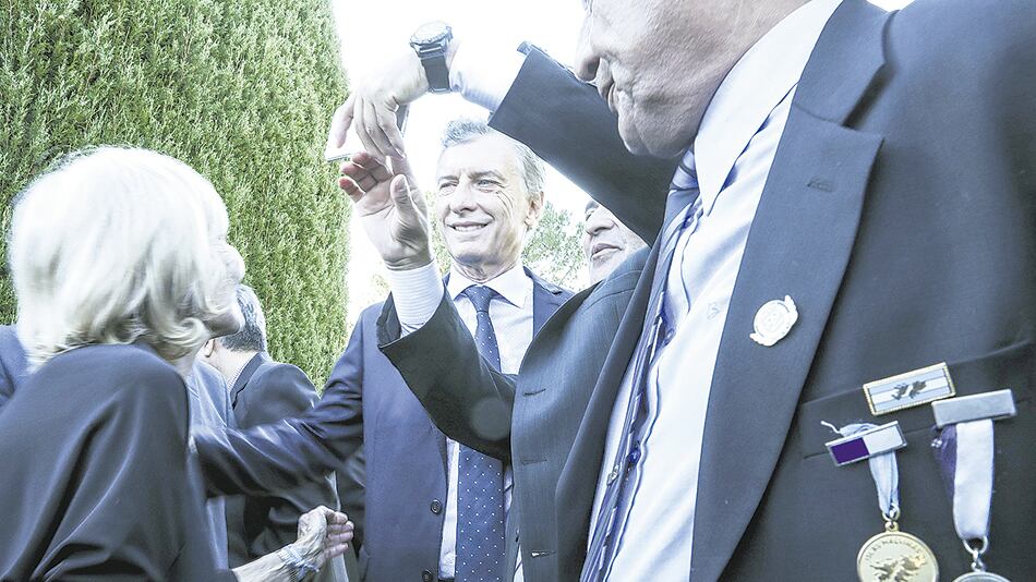 Macri saludó a familiares y a ex combatientes.