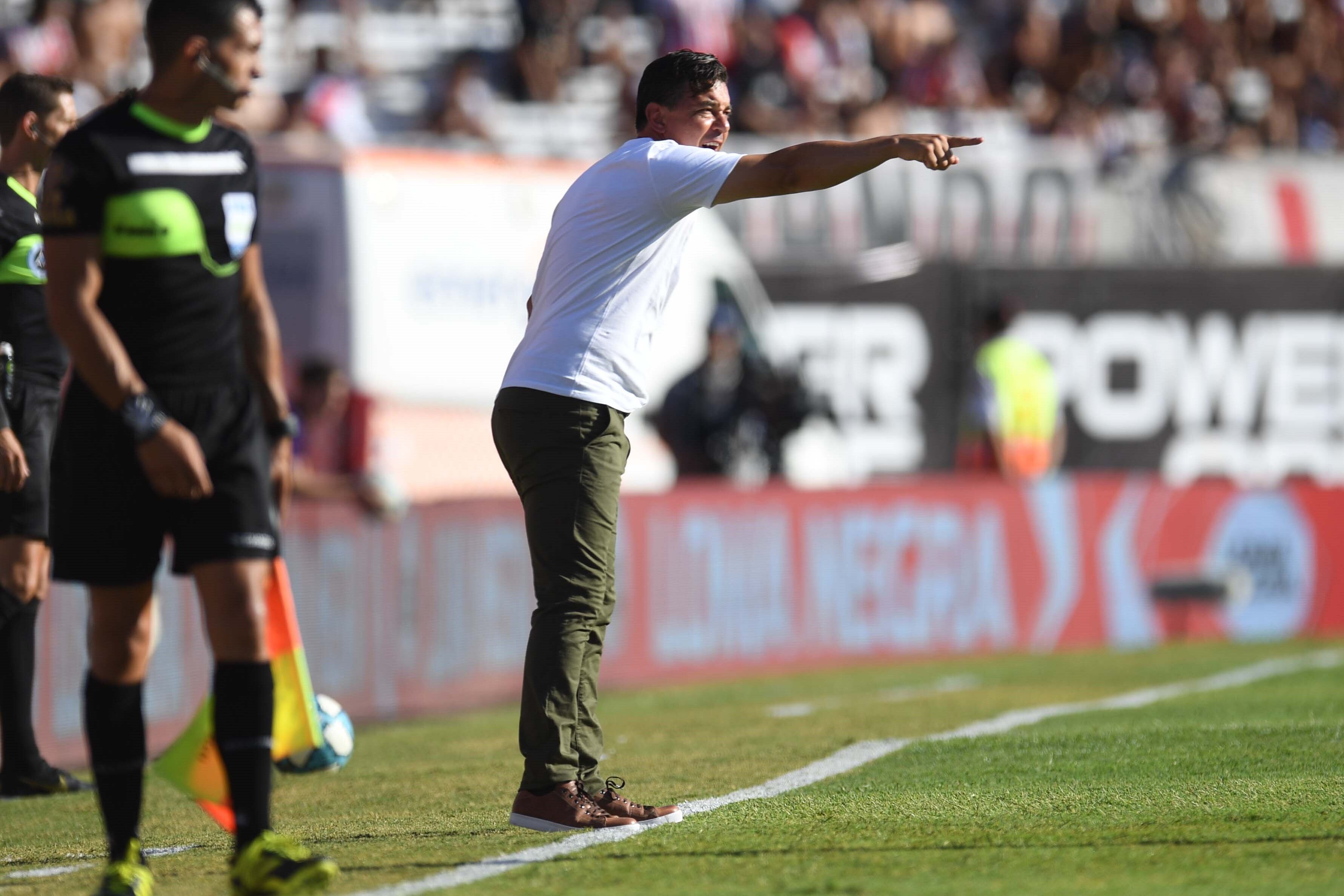 Si Gallardo no puede dirigir el domingo, Matías Biscay ocupará su lugar.