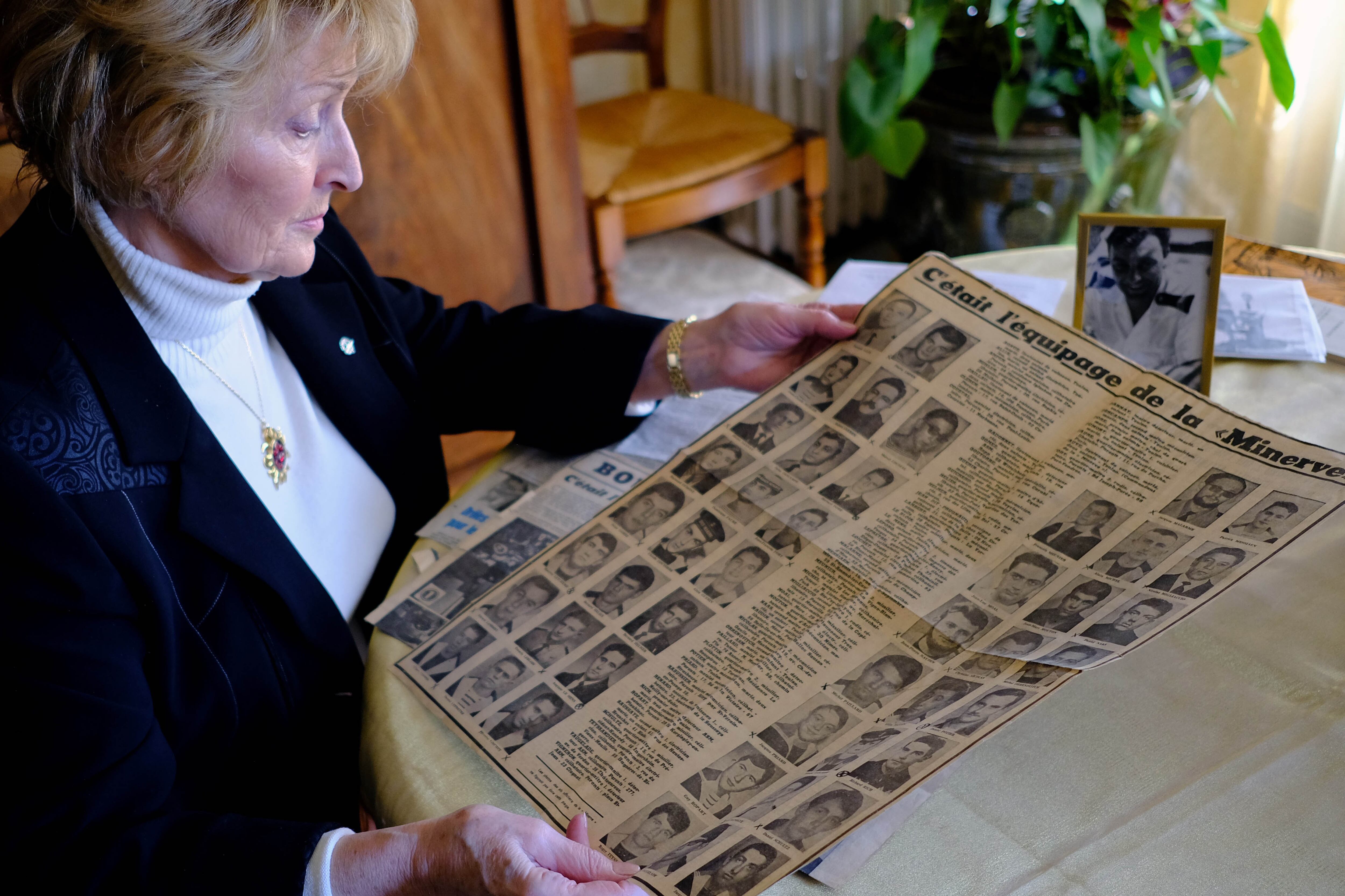 "Estaban cerca de nosotros. Es un alivio extraordinario", dijo Thérèse Scheirmann-Descamps, la viuda de uno de los marinos.