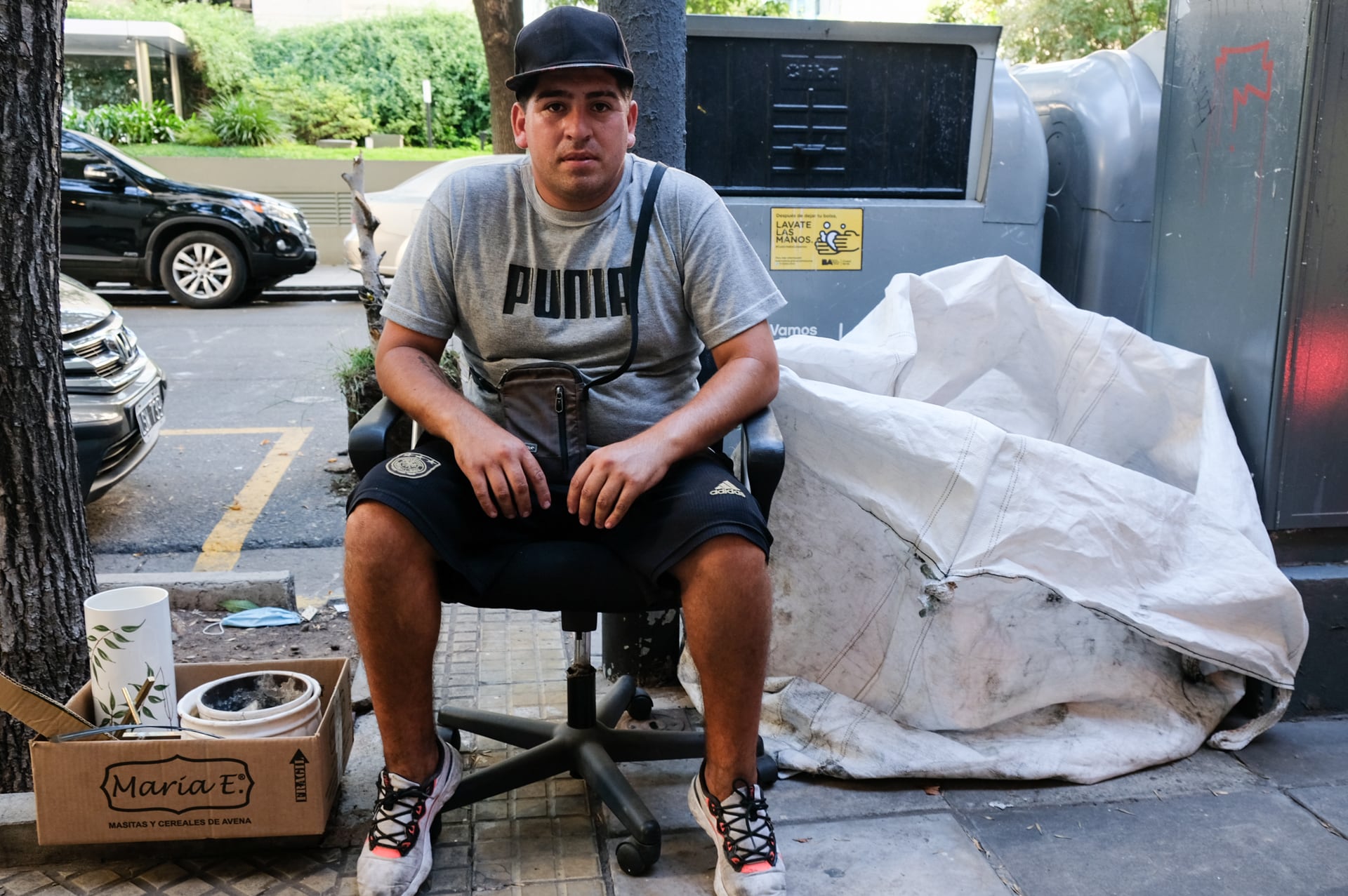 Dame el rapero con más calle que tengas: Roberto Daniel Bravo tiene 27 años y un posgrado en parar la olla y soltar barras.