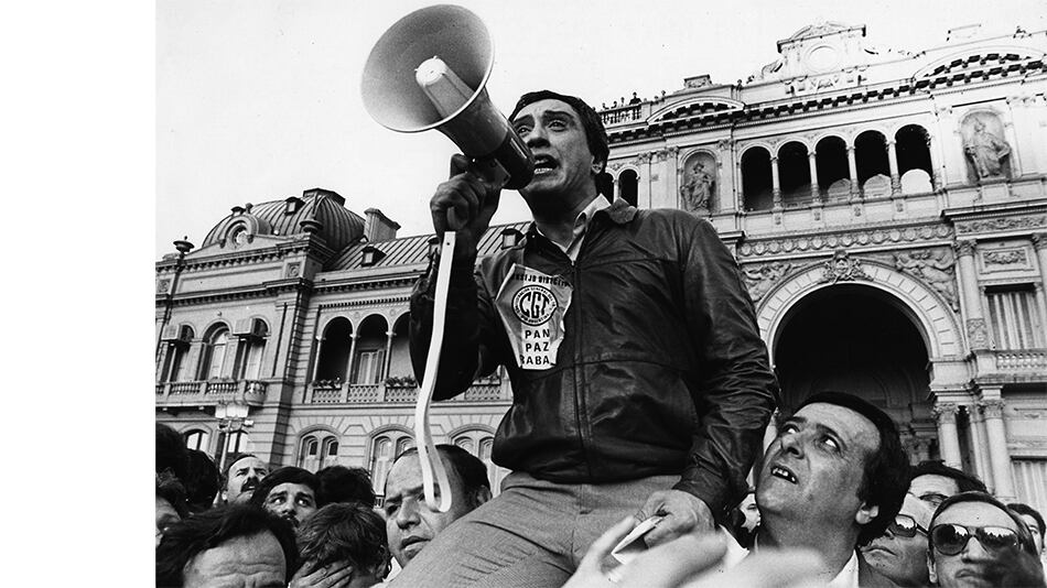 Los paros del cervecero Saúl Ubaldini contra el gobierno de Raúl Alfonsín fueron un clásico de los ochenta.