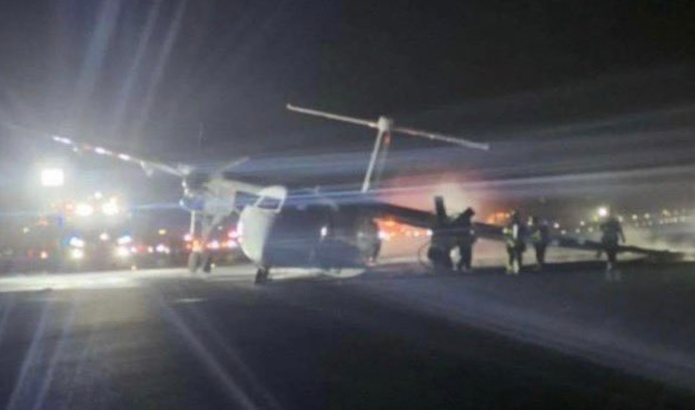 La portavoz del aeropuerto, Tiffany Chase, detalló que aproximadamente a las 9:30 p.m. del sábado, un vuelo de Air Canada Express operado por Pal Airlines procedente de St. John’s, Terranova, experimentó un incidente al aterrizar