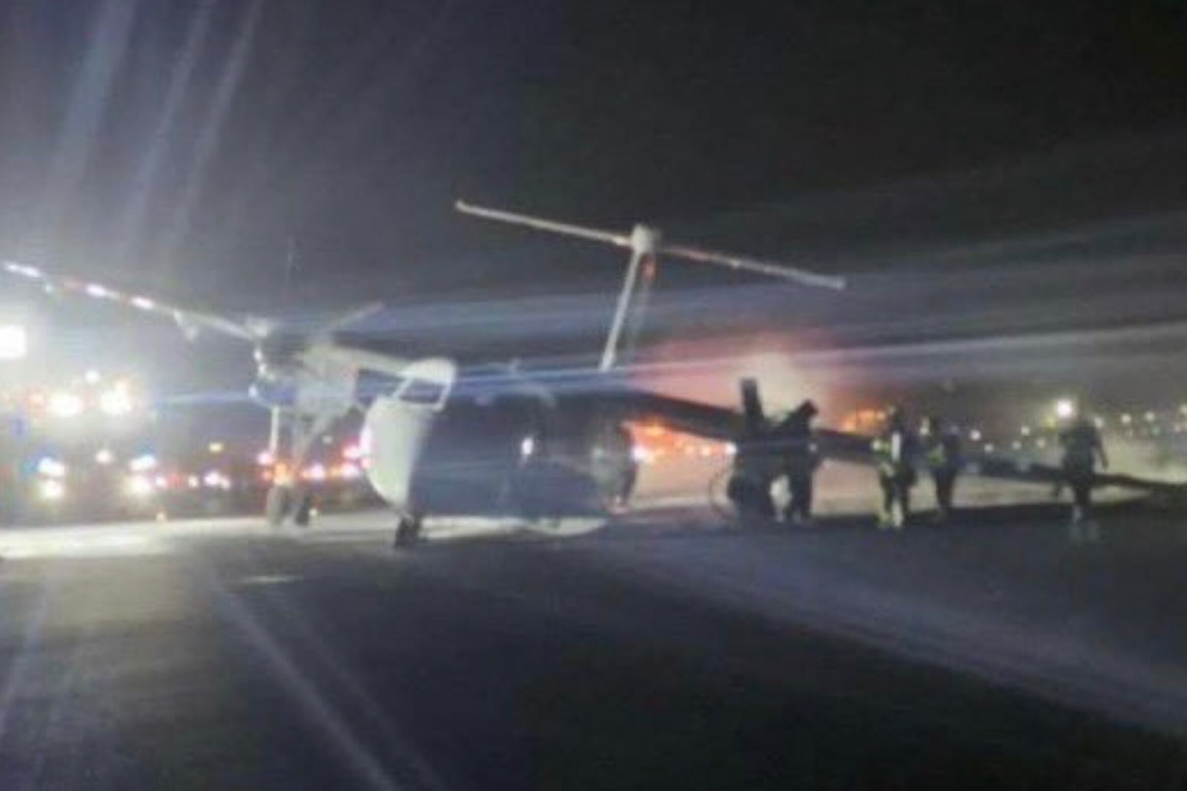 La portavoz del aeropuerto, Tiffany Chase, detalló que aproximadamente a las 9:30 p.m. del sábado, un vuelo de Air Canada Express operado por Pal Airlines procedente de St. John’s, Terranova, experimentó un incidente al aterrizar