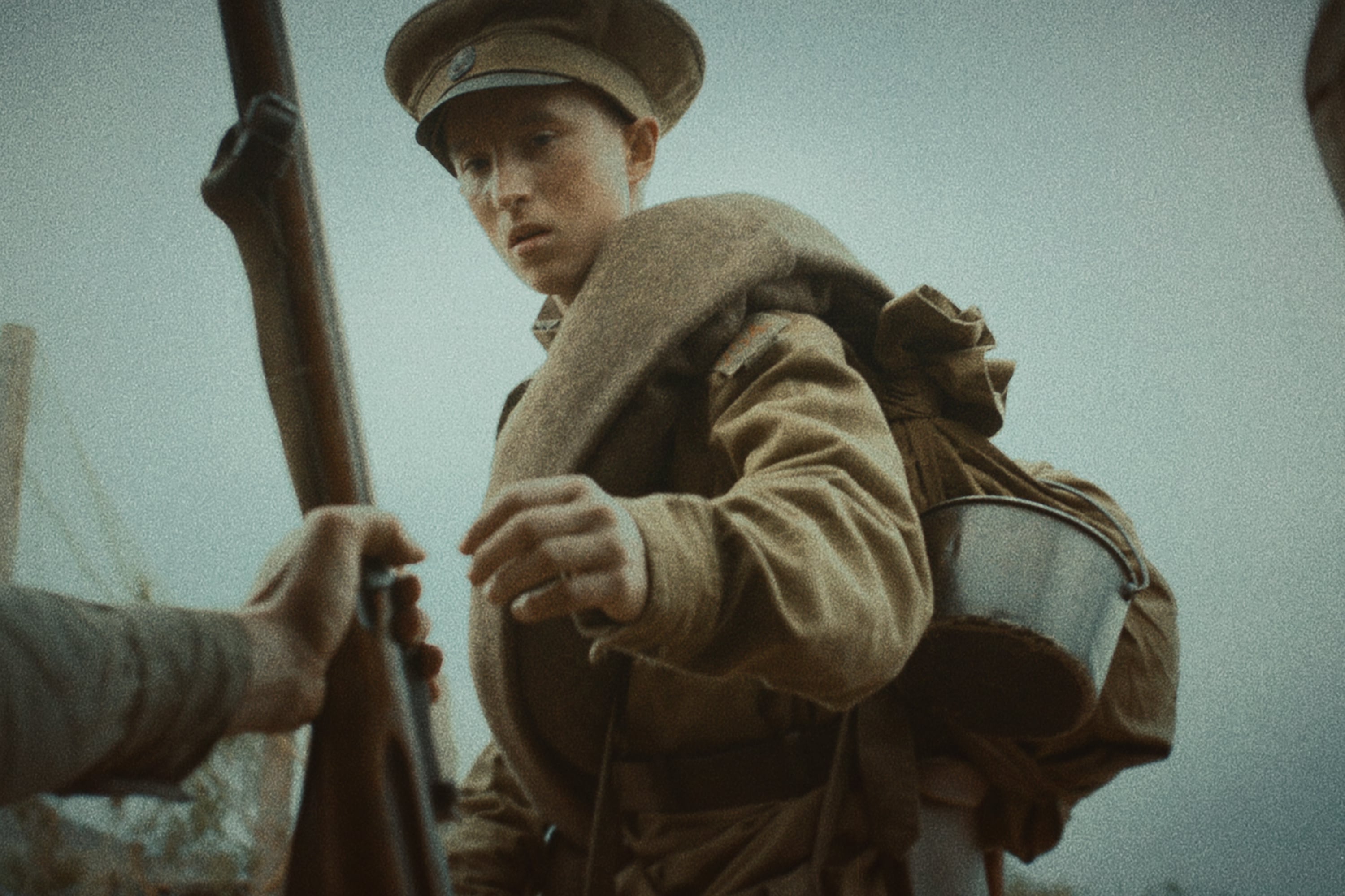 Vladimir Korolev, protagonista del film, recuerda a los de "La infancia de Iván" y "Balada del soldado". 