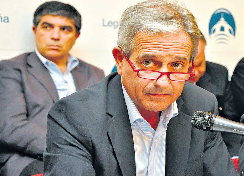 La licitación armada por Andrés Ibarra era un negocio de 12,2 millones de pesos para DirecTV.