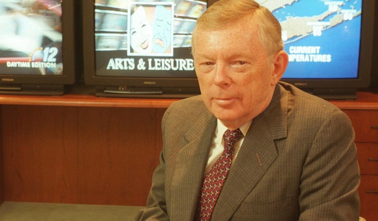 Como un hombre visionario, en 1986 lanzó News 12 Long Island, el primer canal de noticias por cable regional de 24 horas en EE.UU