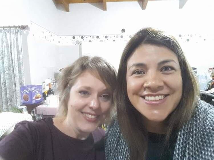 Lilliana Giménez (derecha) tenía 44 años y daba clases de literatura en la cárcel de Bouwer.