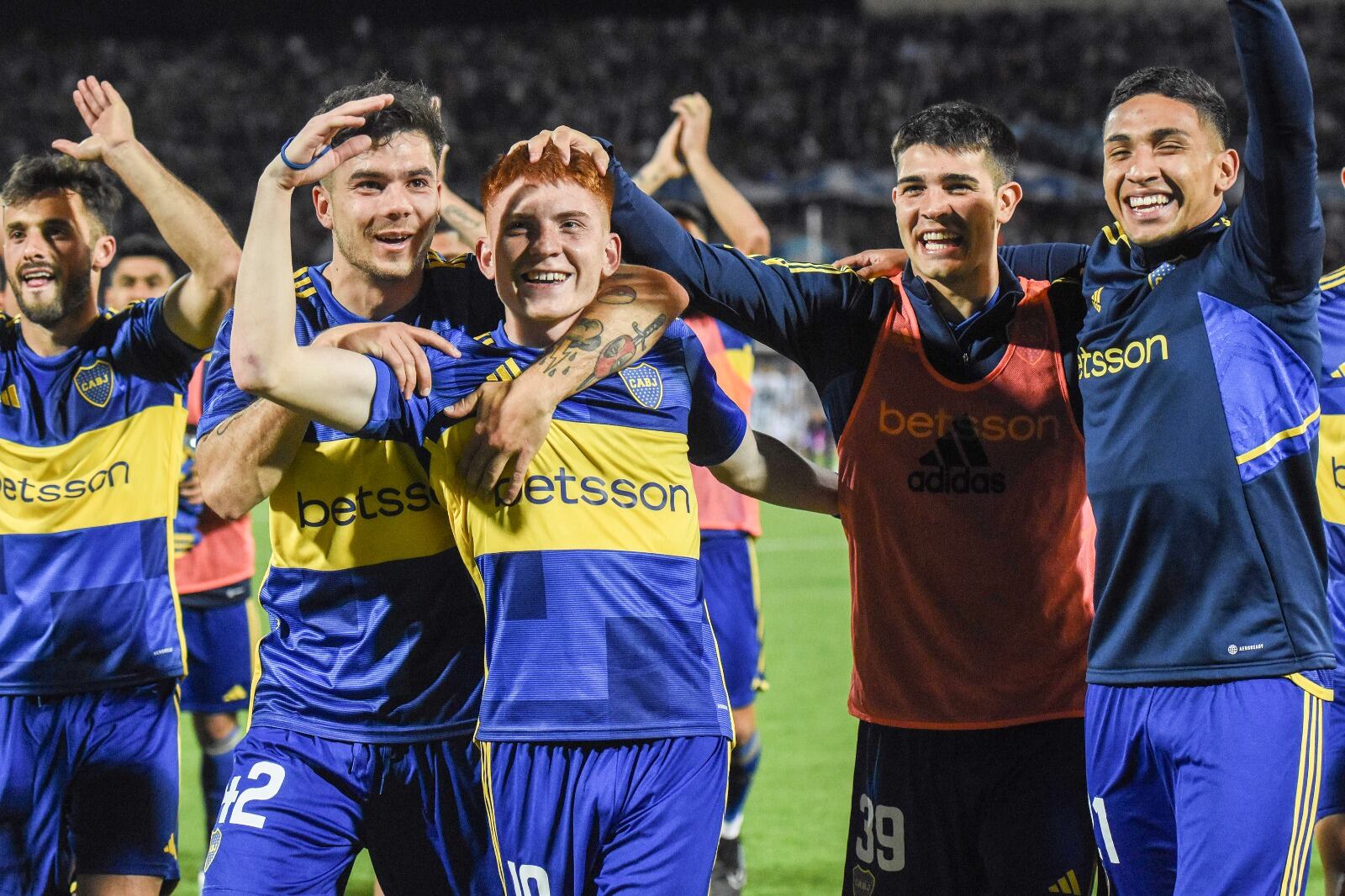 Los jugadores de Boca festejan luego de los penales
