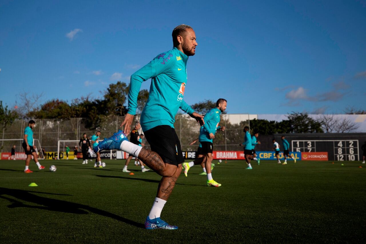 Neymar es uno de los que pudo viajar para estar en Brasil