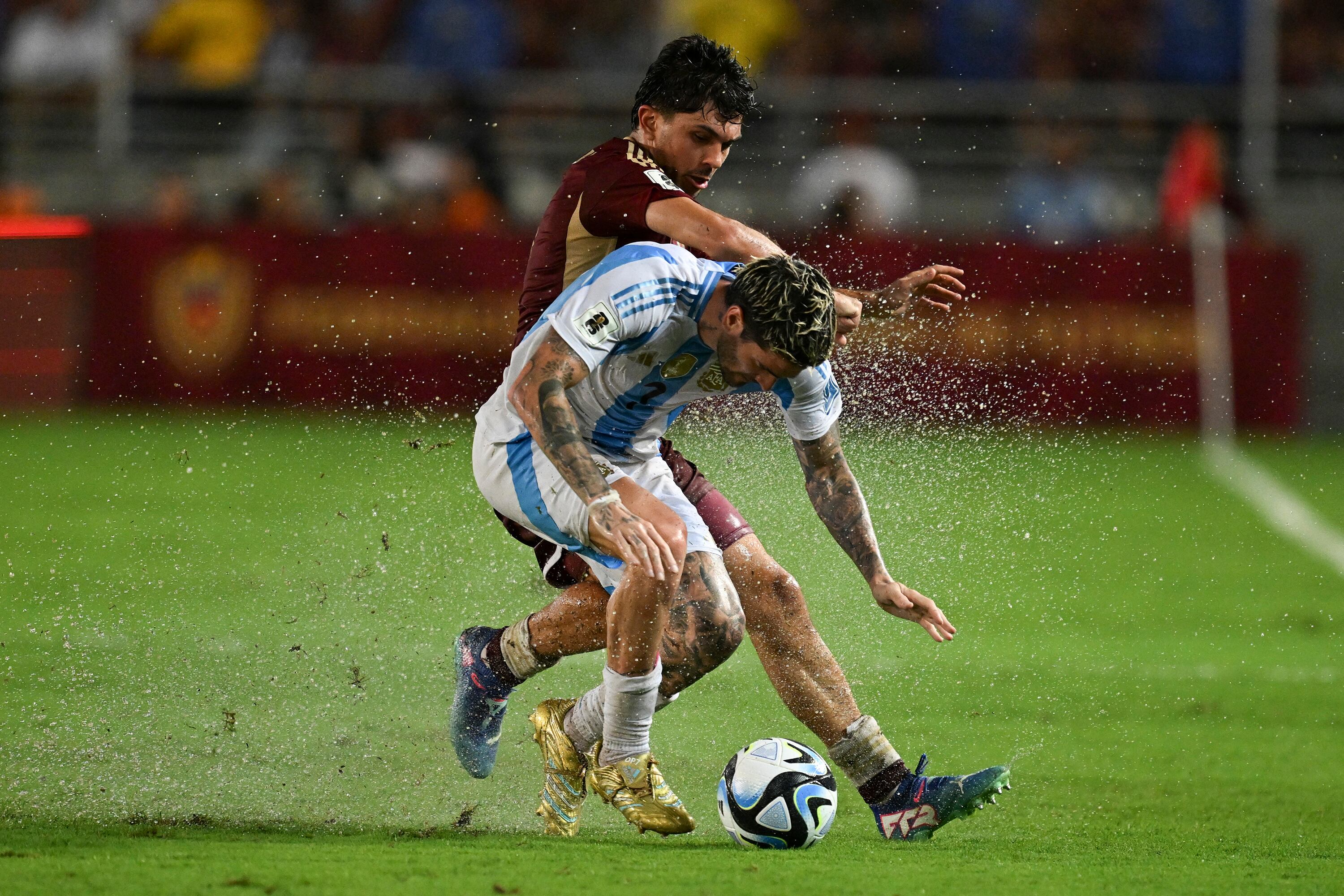 De Paul, Ferraresi y el agua, la gran protagonista del partido