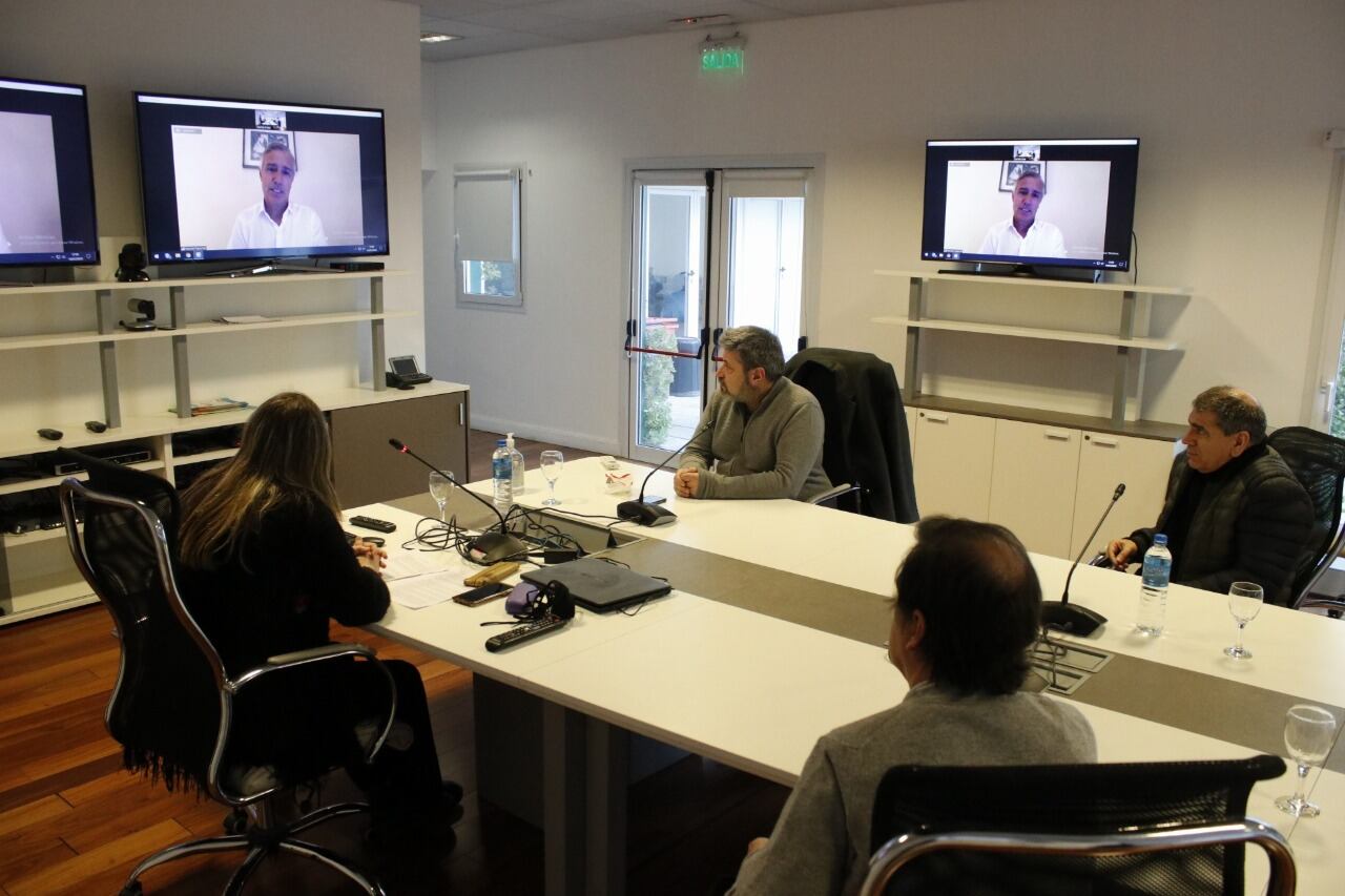 Acuerdo entre la Universidad Metropolitana para la Educación y el Trabajo y Laboratorios Richmond.