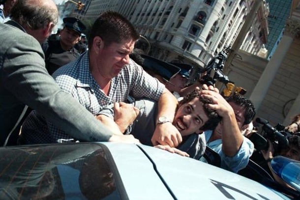 El ministro de Interior, Wado de Pedro, durante la represion de diciembre de 2001 en Plaza de Mayo 