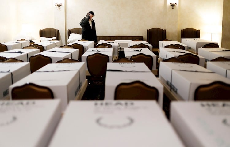 Ataudes con 30 cuerpos, listos para ser cremados en un hospital de Nueva York. 