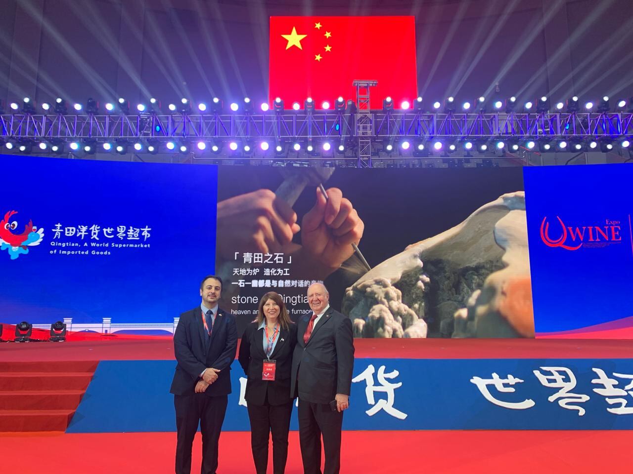 Fanny Villamayor, junto al cónsul comercial argentino en Shanghái, Federico Avramides y el embajador chileno en China, Luis Schmidt