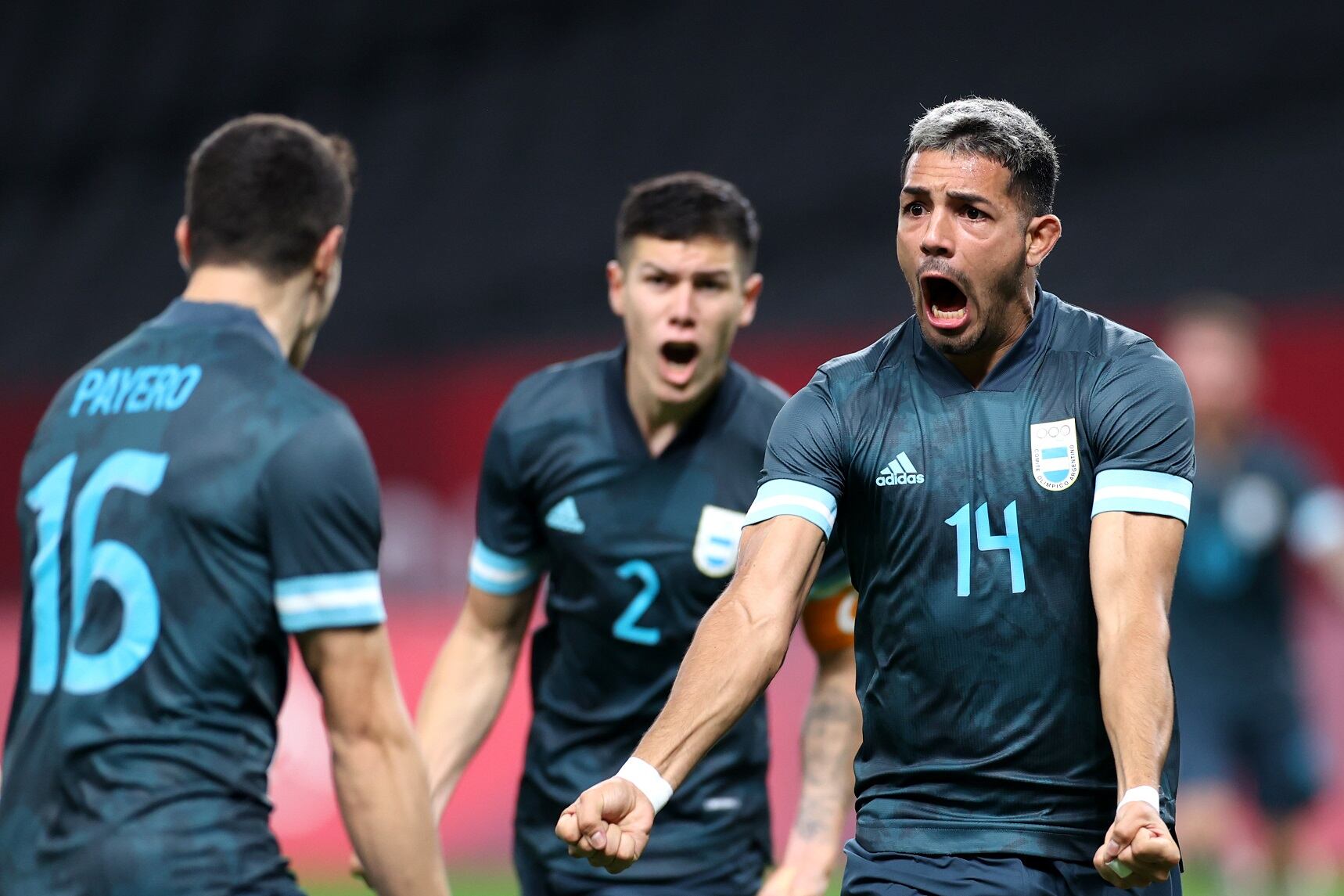 Facundo Medina grita el 1-0 con todo y todos