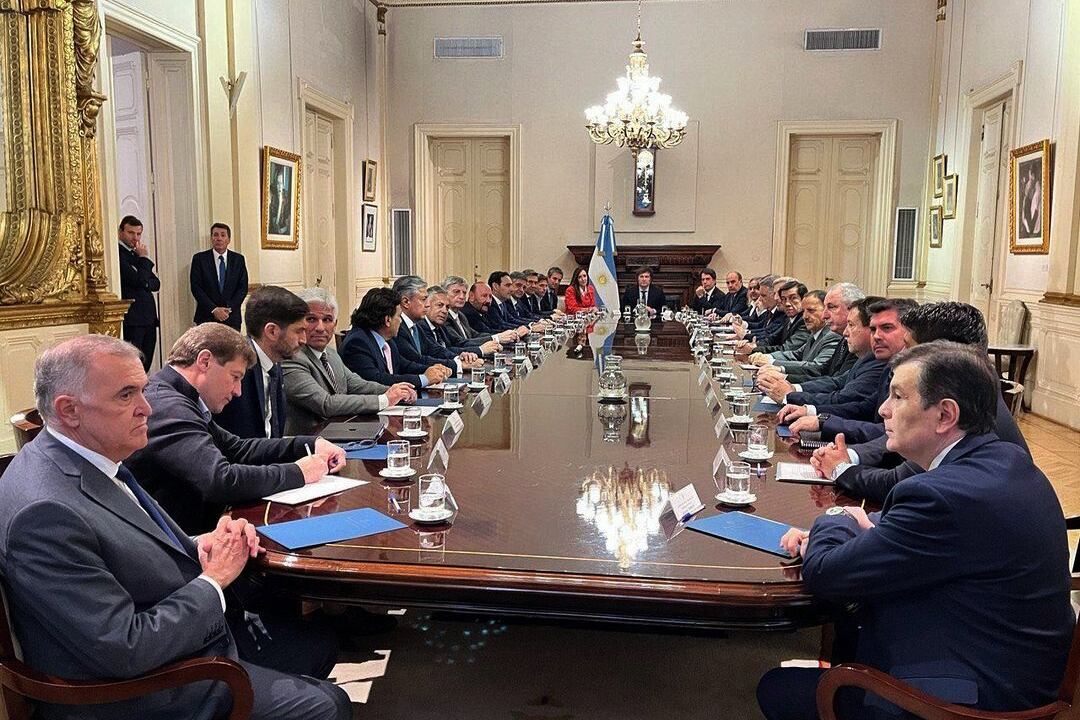 Otros tiempos, cuando Milei recibía a los gobernadores en Casa Rosada.