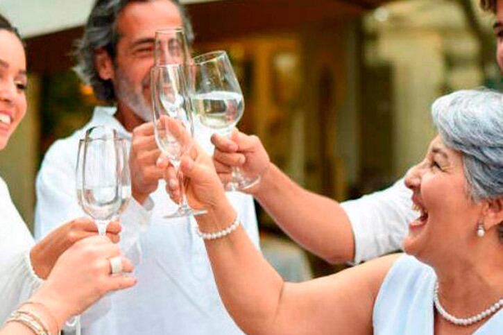 Vestirse de blanco en Año Nuevo no es una costumbre argentina pero cada vez son más quienes lo hacen.