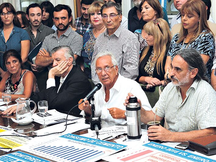 El bloque de diputados del FpV-PJ distribuyó un comunicado con sus cuestionamientos a Arribas.